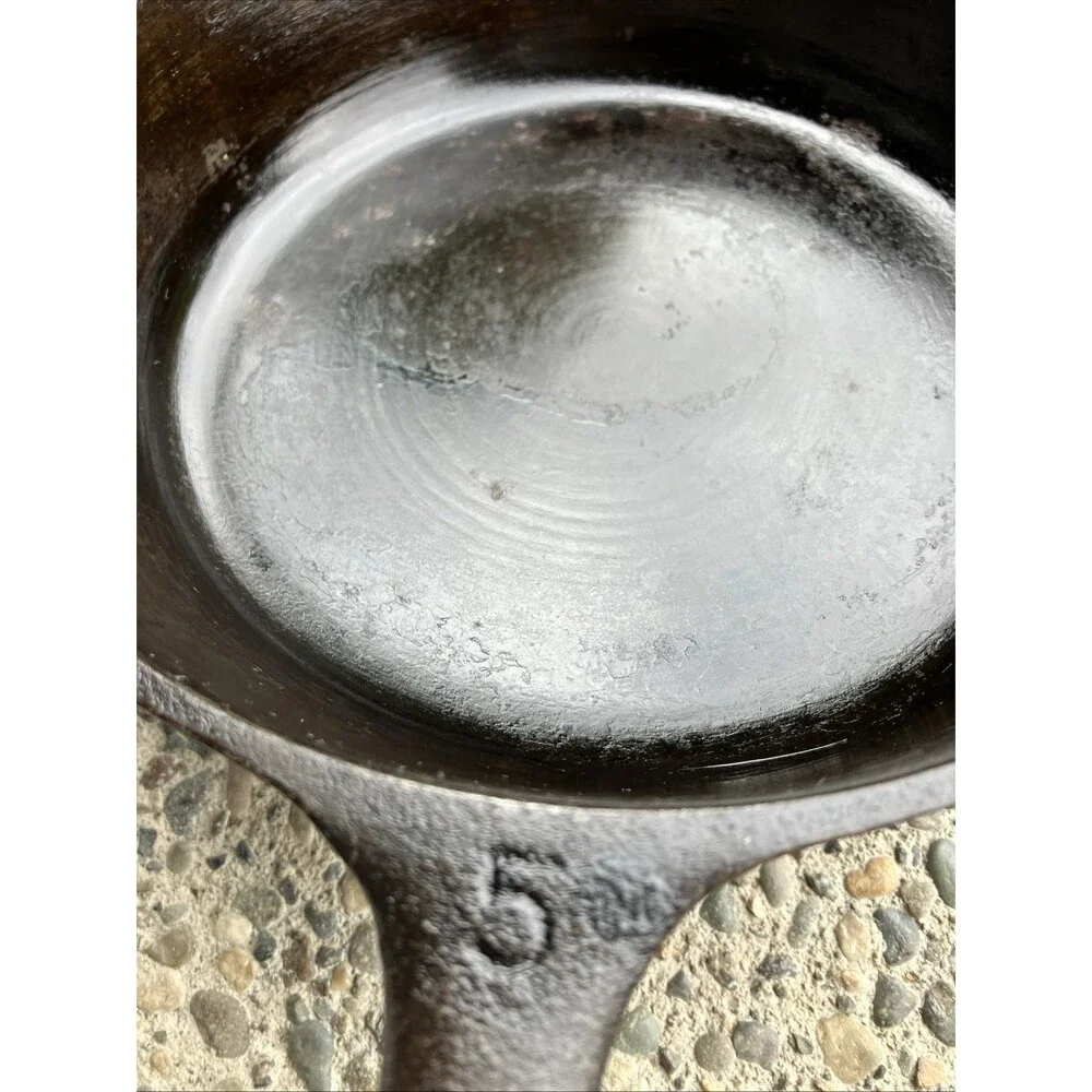 Wagner Ware Unmarked No. 5 B Cast Iron Skillet Made in USA 8